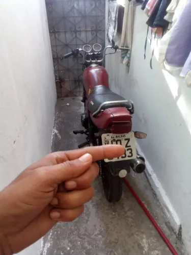 Moto boa só no ponto de roda