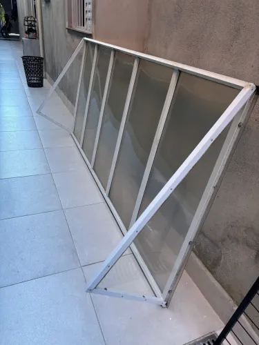 Toldo de policarbonato