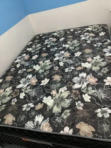 Vende-se cama de casal