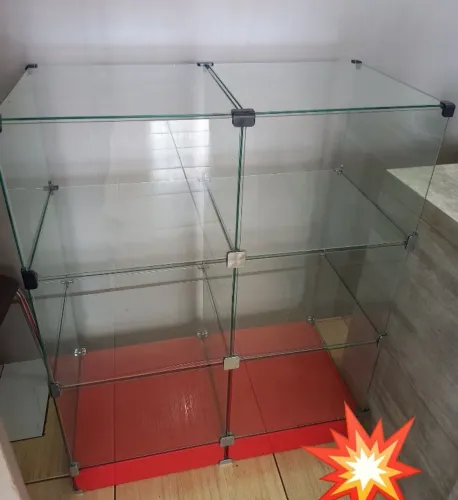 Vendo balcão de vidro usado medidas 40/80/1,03 altura