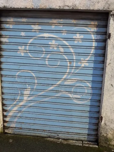 Vende-se porta se joga