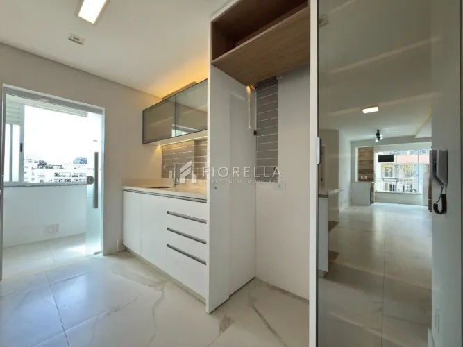 Apartamento a venda com 02 dormitórios sendo 01 suíte no bairro Coqueiros - Florianópolis/