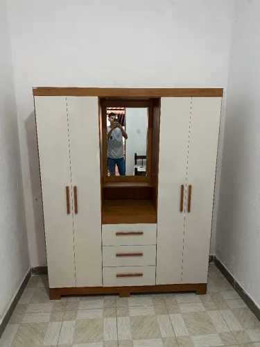 Guarda roupa capelinha novo direto da loja, vem com espelho 