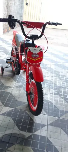 Vende-se Bicicleta infantil R$ 500,00. Bicicleta nova, nunca usada