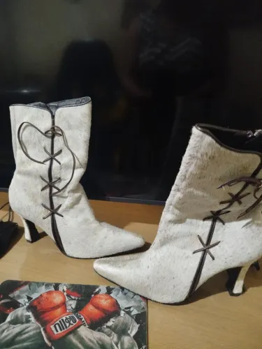 Bota couro n 35