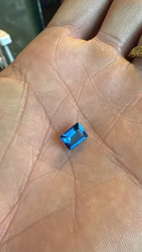 Pedra Preciosa Safira Azul Verdadeira de 2 quilates