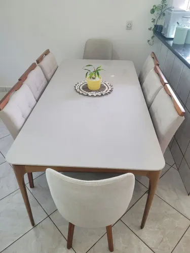 Vendo Mesa de Jantar P/8 lugares com cadeiras. 