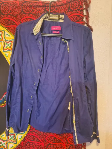 Camisa Azul Marinho Slim Fit 100% Algodão c/ Detalhes Florais
