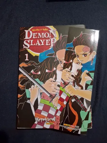 Coleção Demon Slayer vol 1, 2 e 23 com marca página e cartão postal