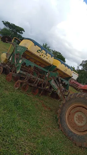 Plantadeira tatu 7 linha 