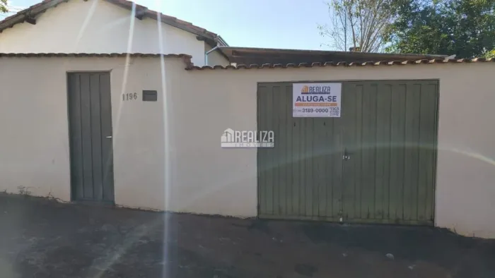 Casa com 2 Quarto(s) e 1 banheiro(s) para Alugar, 10 m² por R$ 950 / Mês