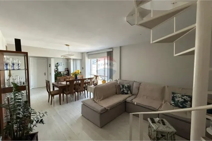 Cobertura com piscina privativa -1 suite com hidromassagem - 3 Quartos, 4 banherios - 343m