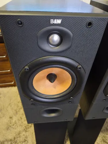 Par de caixas de som Bowers Wilkers B & W DM602 S2