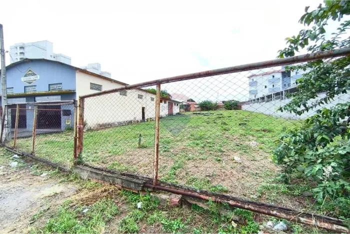 BARRACÃO COM ÓTIMA ÁREA DE TERRENO