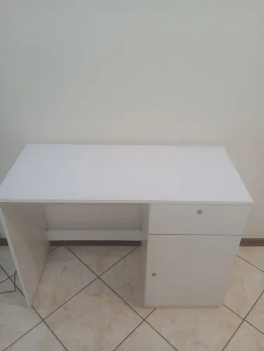 Mesa de estudos/trabalho (ou aparador)