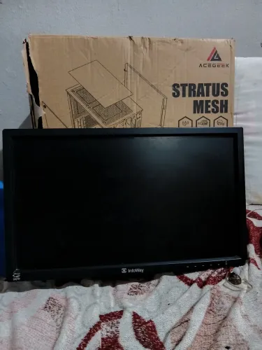 Monitor 18" Funcionando 100% + Cabo de Força e Cabo VGA