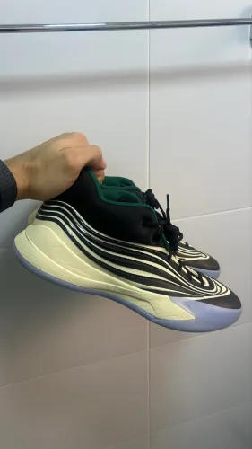 DAME X ?BUCKS? 44