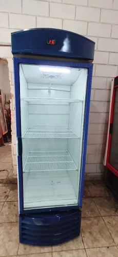 Cervejeira expositora Metalfrio 558 litros
