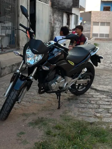 Vendo cb 300r chama no direct