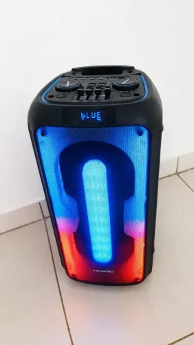 Vendo cx d som semi novo com mesa de som embutido,poucos uso