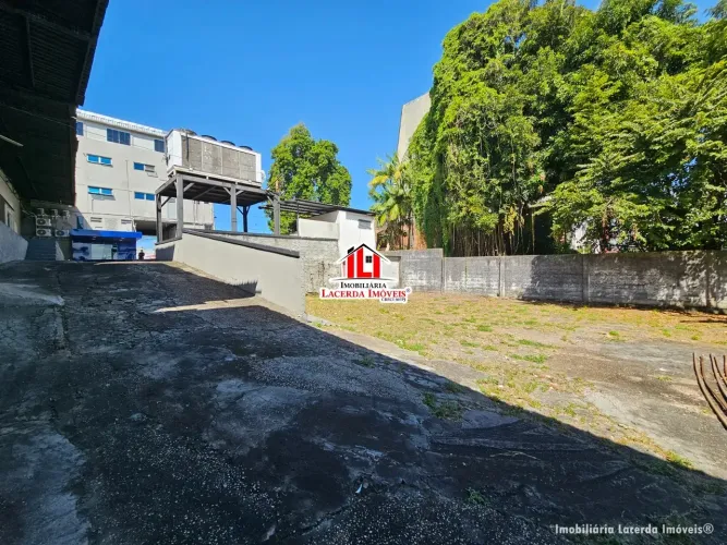 Prédio Comercial para locação na Av. Djalma Batista com 3 Andares Medindo aproximadamente