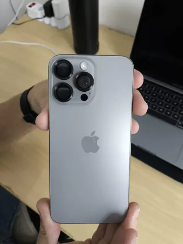 iPhone 15 Pro Max - 256GB - Cinza Espacial