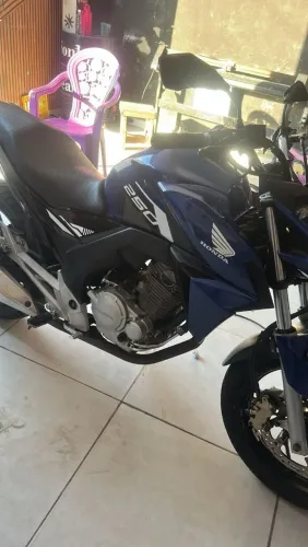 vendo twister bem conservada e completa