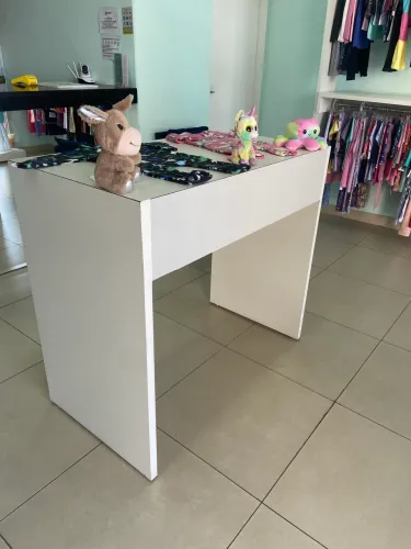 Balcão Expositor para Loja em MDF Branco