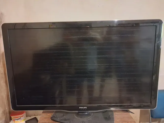 Tv Philips 46 polegadas- pra retirar peças