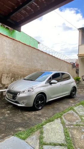 Peugeot 208 Allure 1.5 Flex 8V 5P 2014