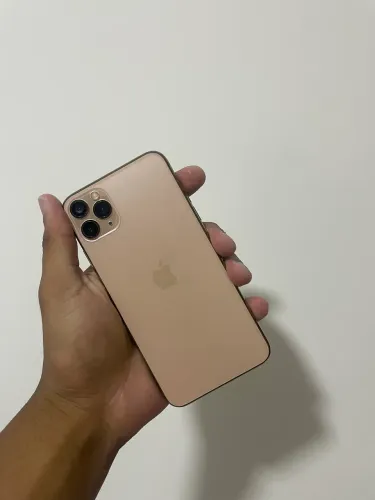 iPhone 11 Pro Max dourado 64gb