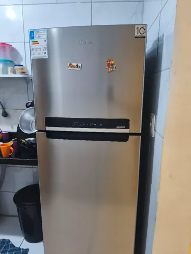 Geladeira Midea com apenas 4 meses de uso