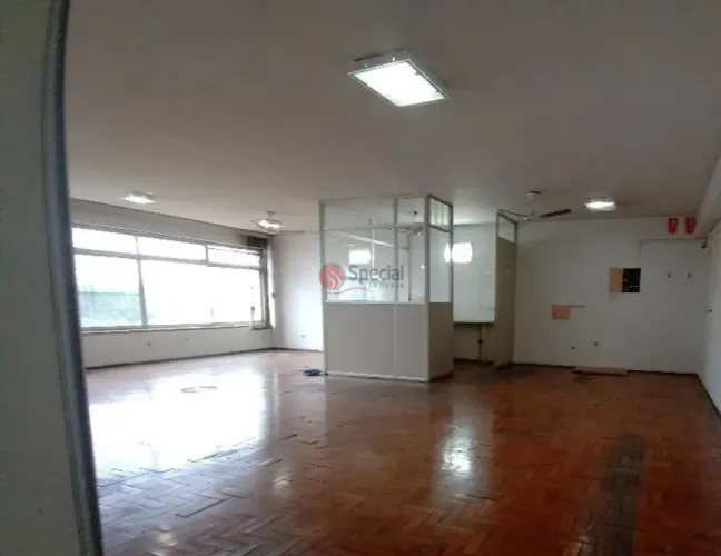 Sala comercial com 100 metros no Tatuapé. Próximo a Praca Sílvio Romero.