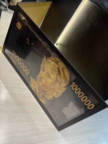 Quadro Decorativo Nota de 1 Milhão de Reais 128x68cm com Vidro