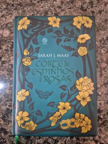 Livro capa dura corte de espinhos e rosas