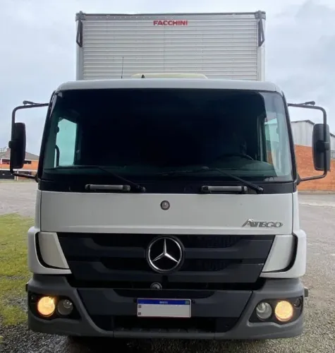 Atego 1419 Baú 4x2 - Impecável