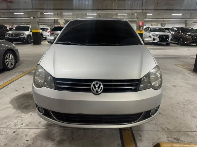 Volkswagen Polo Sed. Comfort. 1.6 MI Tot. Flex 8V 2013