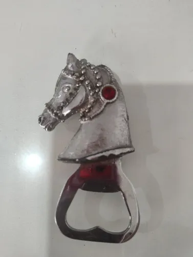 Abridor de Garrafa cabeça de cavalo em metal