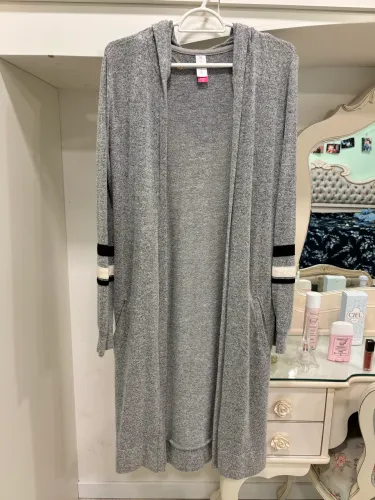 Cardigan de malha cinza com capuz