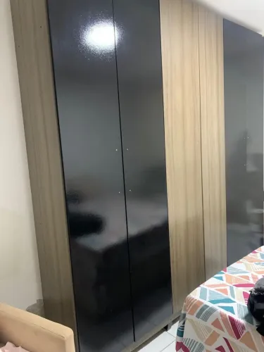 GUARDA-ROUPA 6 PORTAS