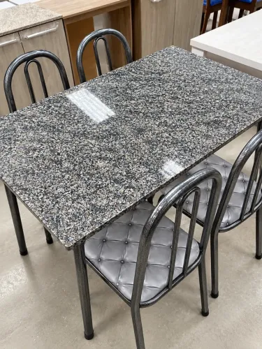 Mesa com 4 cadeiras - entrego hoje