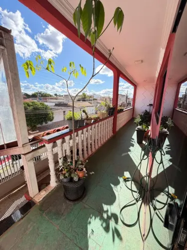 Excelente localização na Ceilândia Norte. 5 quartos, sendo 1 suíte; 5 banheiros.