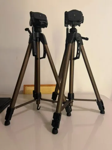 Dois Tripés Weifeng WT-3770 - Excelente Estado