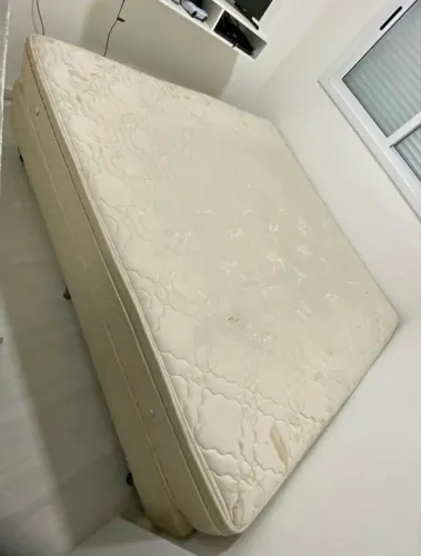Cama box king com baú e cabeceira