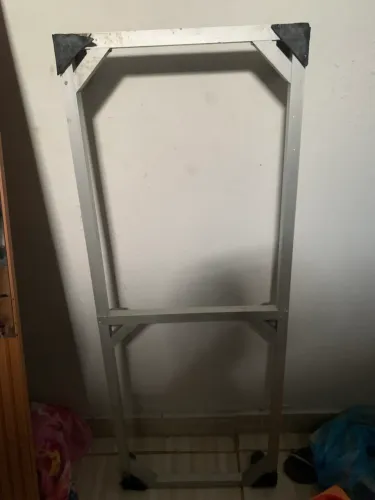 Suporte para móvel, de alumínio, com rodinhas 