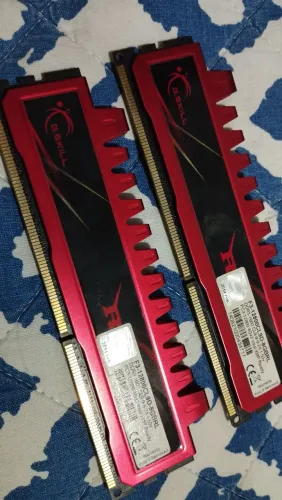 2 Memórias RAM ddr3 de 4gb 