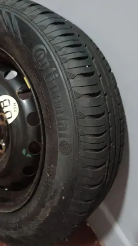 Pneu R14 + Aro 165/70 Continental.