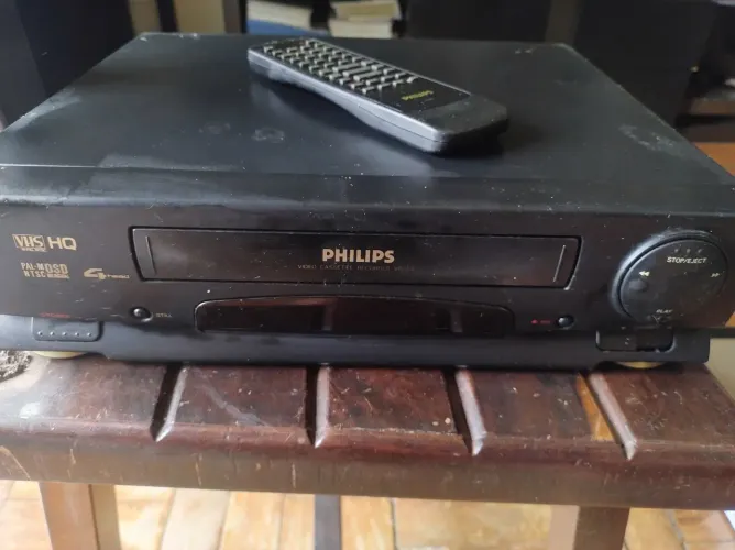 Vídeo cassete Philips VR 354