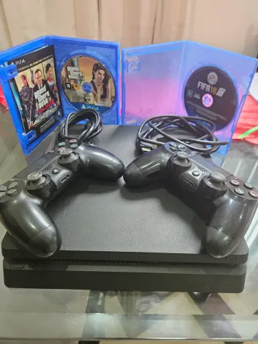 Ps4 Slim (MUITO CONSERVADO)