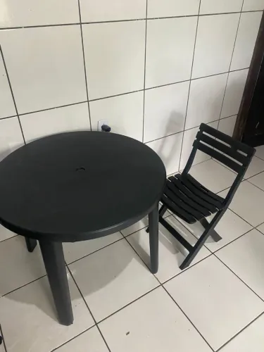 Mesa e cadeira